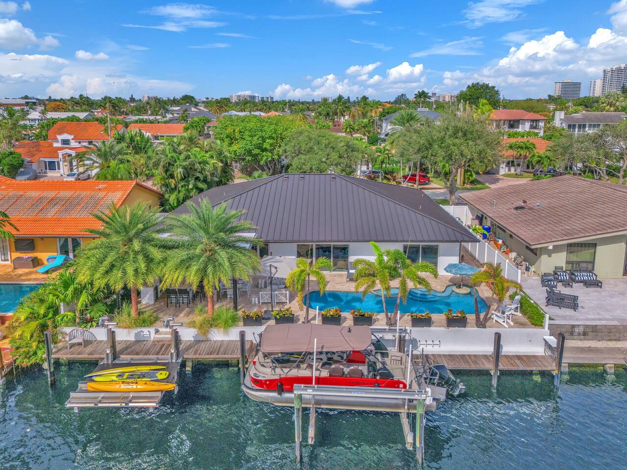 Waterfront 9Min Walk To Beach 4BR/3BA Heated Pool!