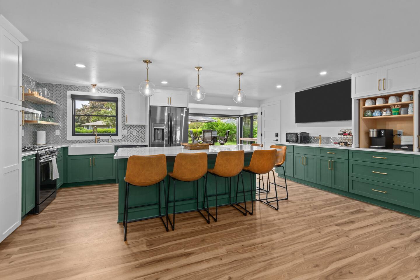 Pack 'em Inn - 5 BR 5 BA - Spacious Entertainment