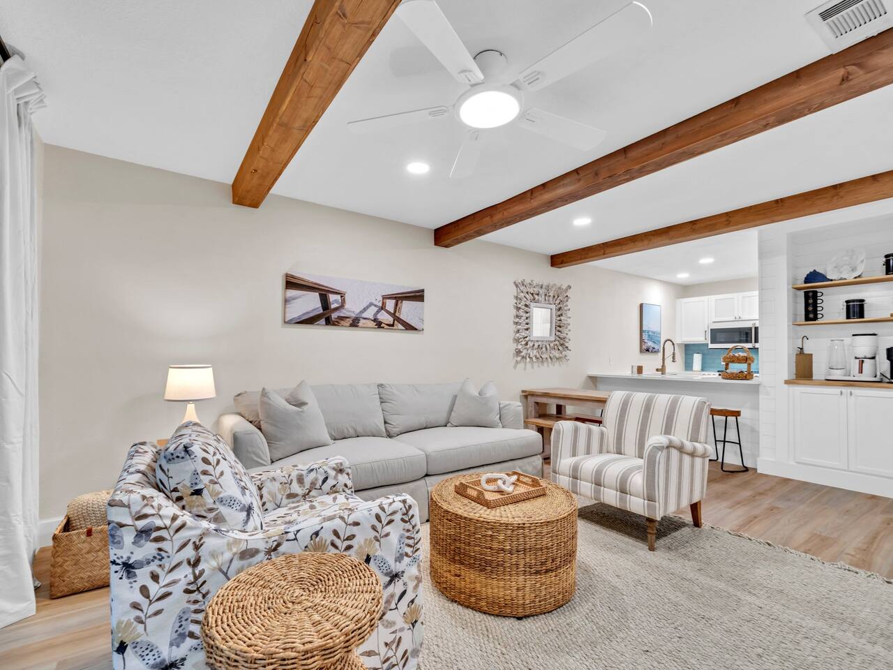 Newly Renovated! Walk to Beach! 2 Pools! 4 Bikes