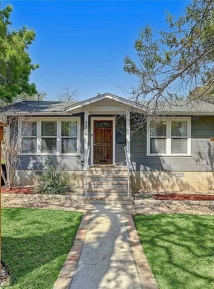 Deep Eddy 2/1 Bungalow + Fenced Yard! - Holiday Home