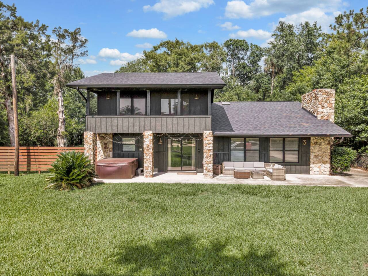 Hot Tub, Modern Design, Large Lawn W In Law Suite