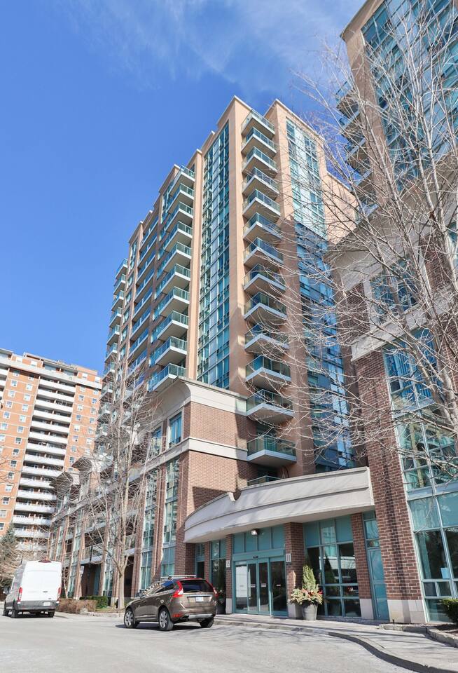 Steps 2 Subway-2bdrm+Den-2bath-Family-Parks-Office