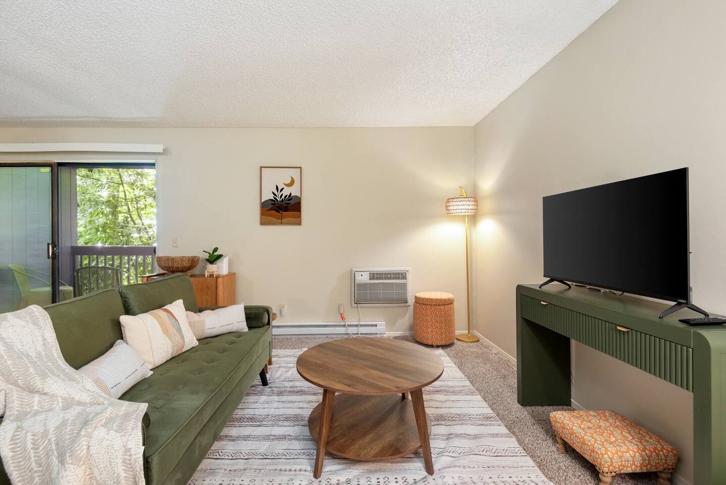 Spacious 1st Floor Unit, Balcony, Walk To Park