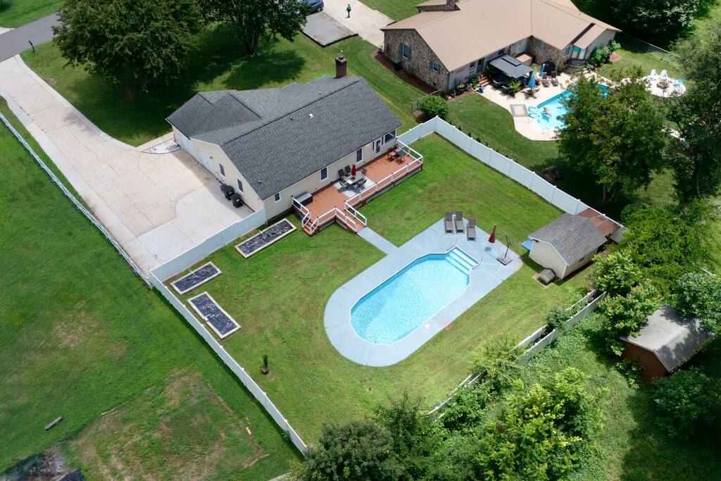 Home w/ POOL minutes from Lake Norman