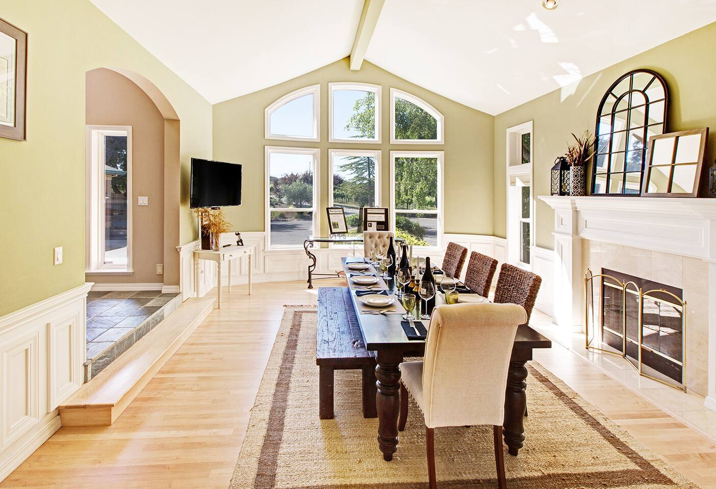 Beautiful natural light in the dining room.