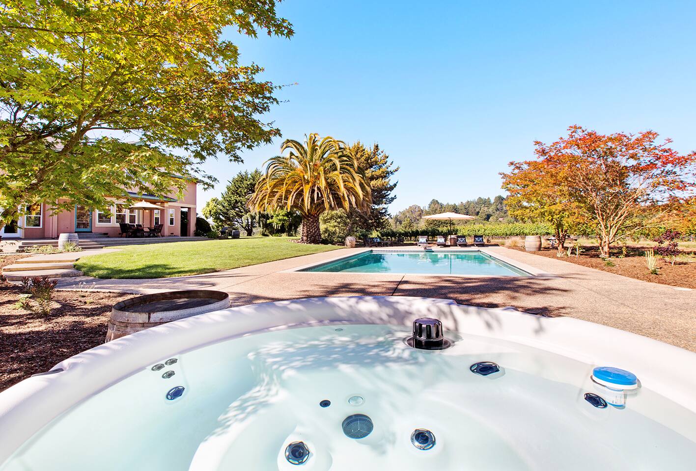 Cool dips, warm soaks, and wide open space for kids to splash while grown-ups relax under the trees—it’s a backyard made for memory-making.