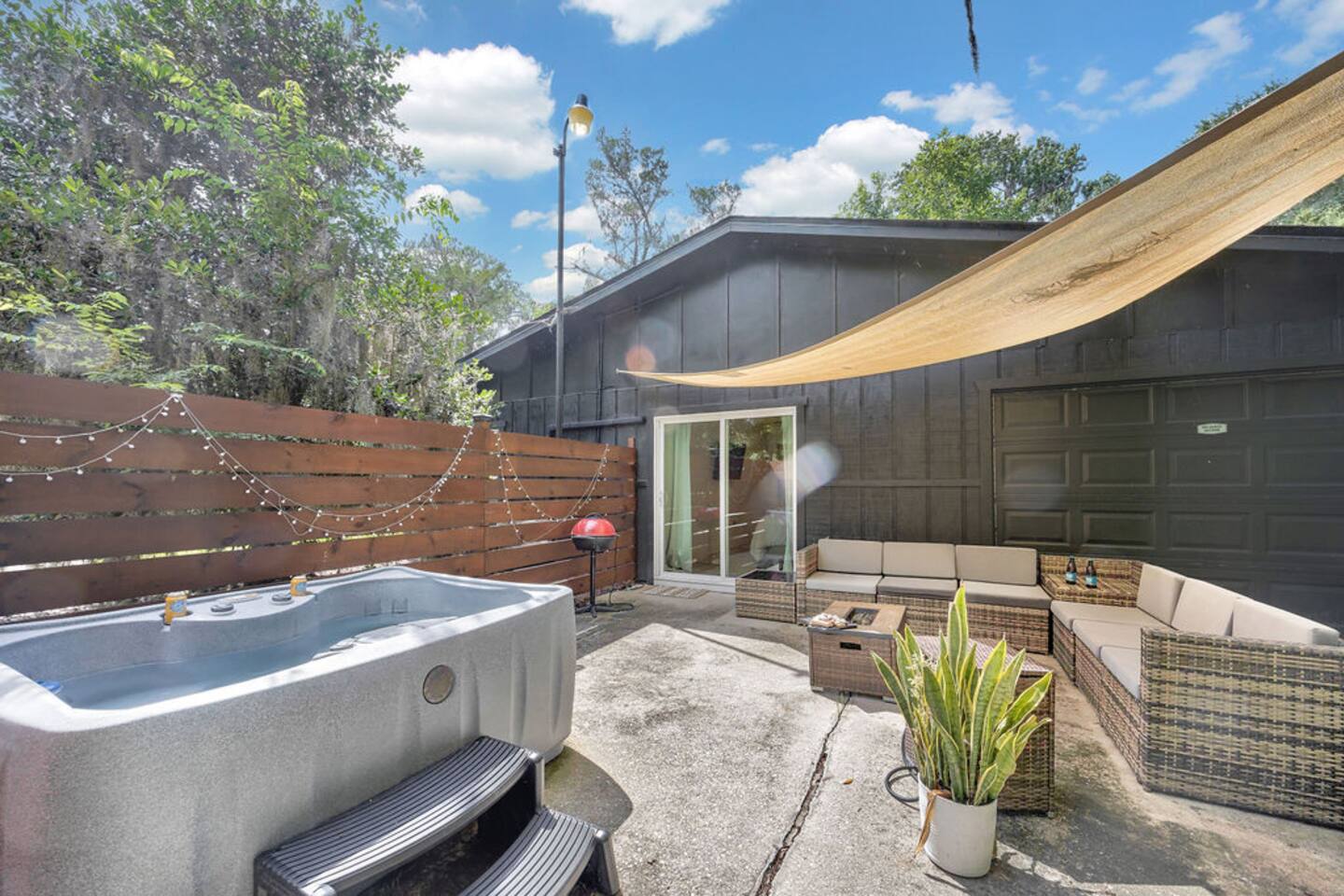 Cozy Guest House W Firepit & Modern Design