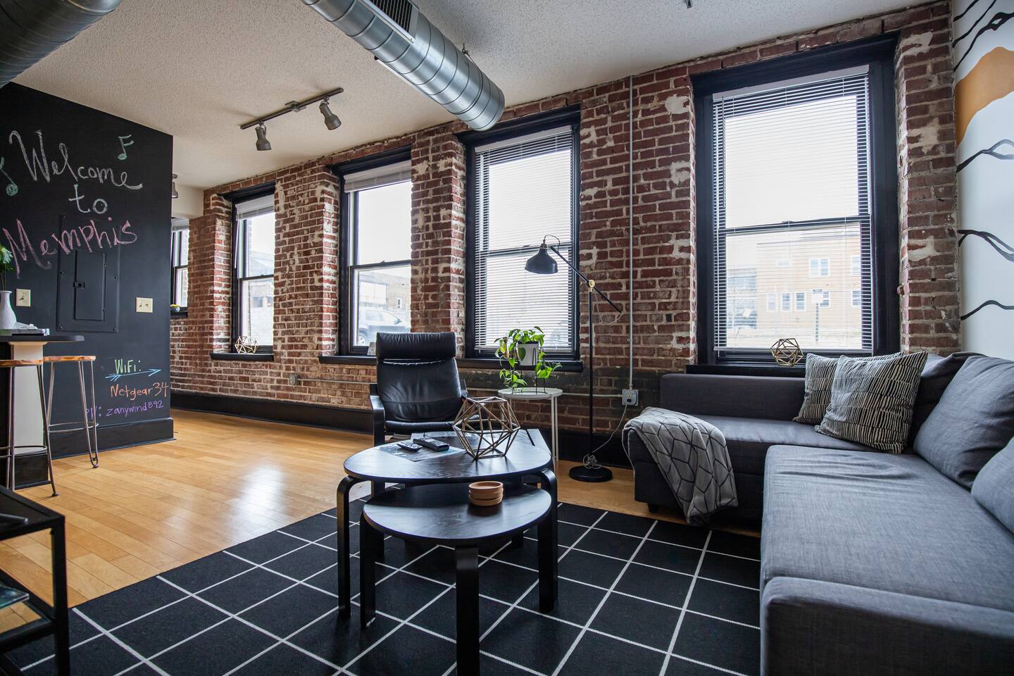 Downtown Memphis | Walk to Beale St + Free Parking