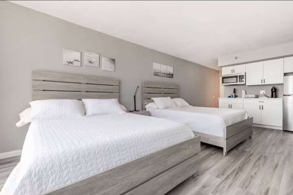 Double Queen Studio w/pool, tiki bar, kitchenette