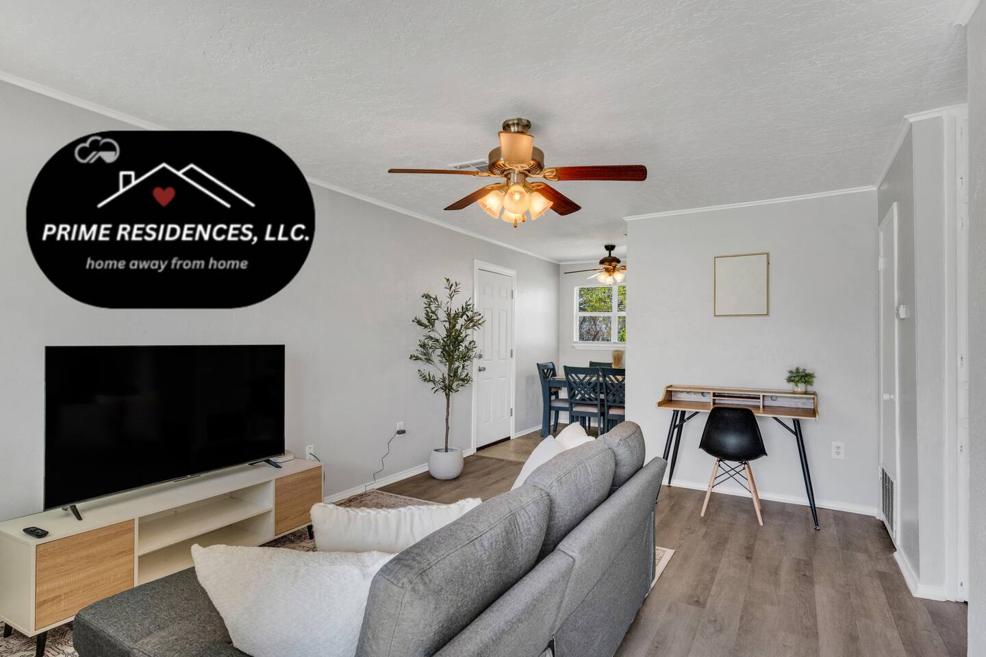 Walk to Fort Sill•WIFI & Streaming•Large back Yard