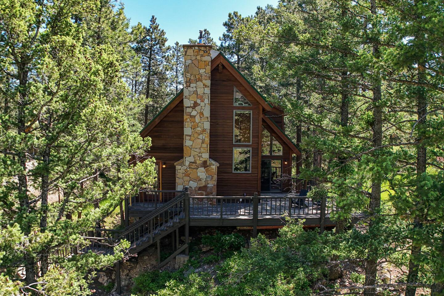 Modern 3BR Alpine Cabin, Mtn Views, Skiing, Lakes