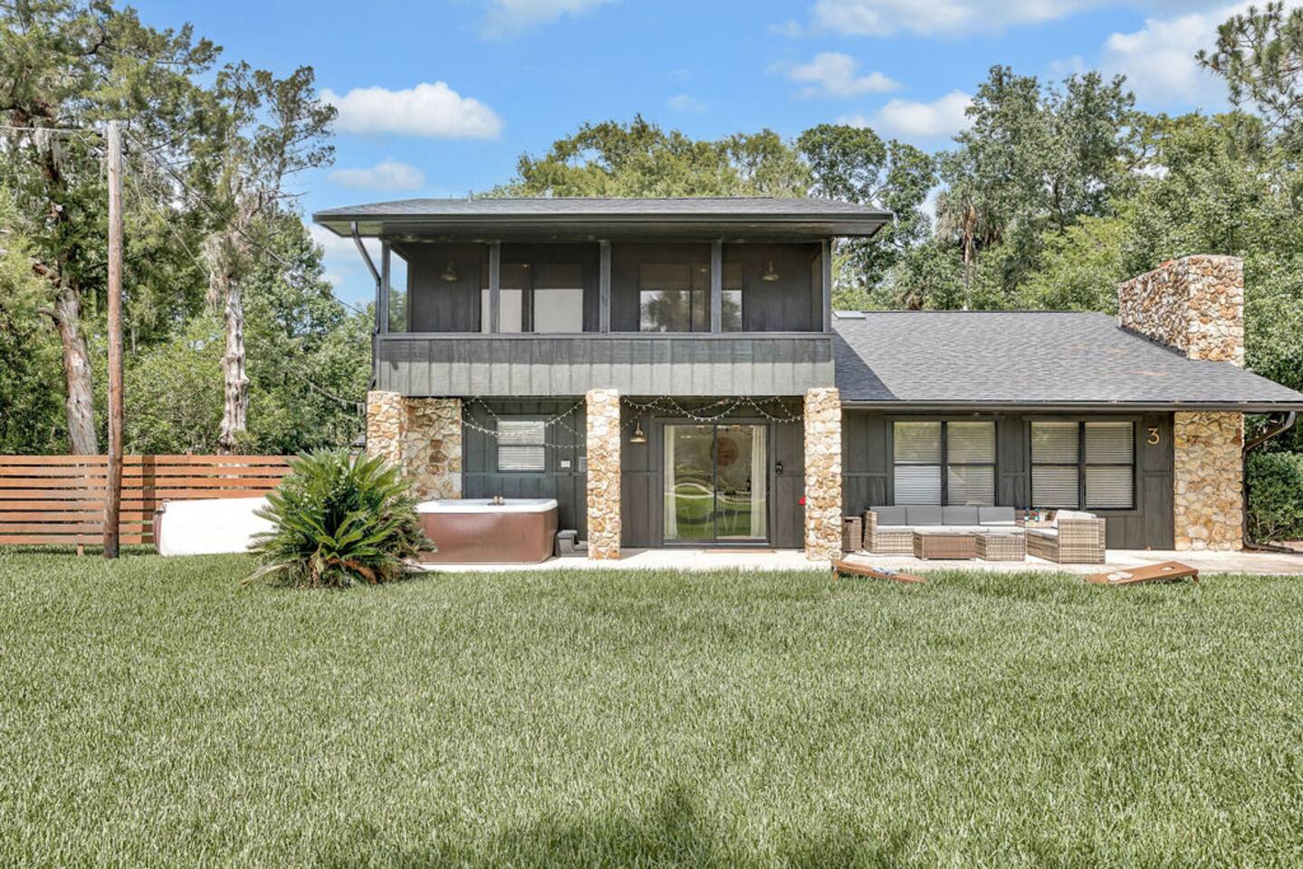 Hot Tub, Firepit, Private Beach Access, Kids Room