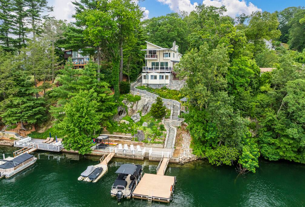 Sleeps 10 - Private Dock, Sauna, Outdoor Dining