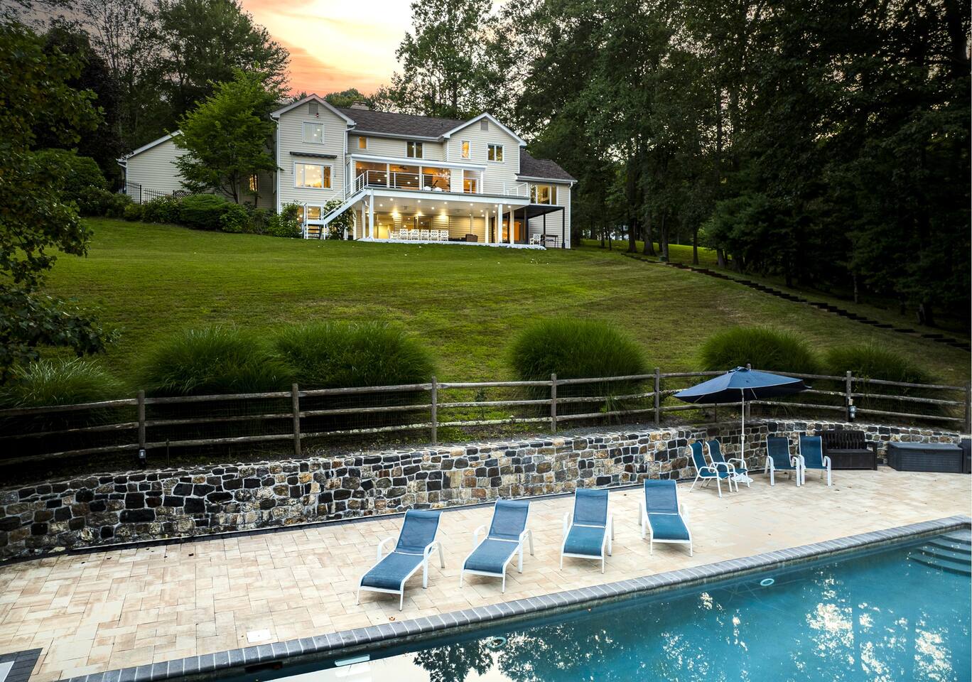Sleeps 17 - Lakeshore Crest Estate