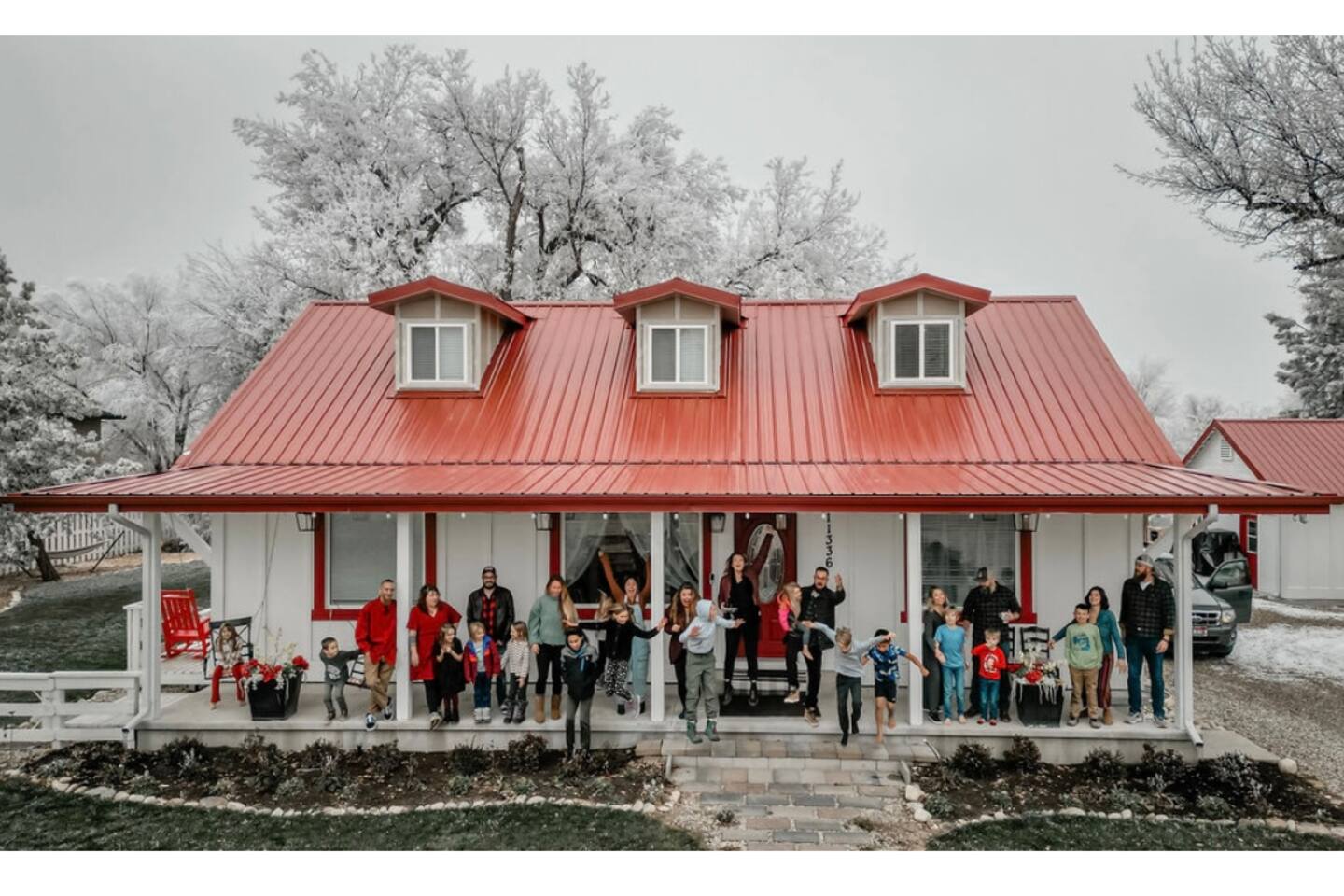 Red Roof Farmhouse • sleeps 27 • hot tub • parties