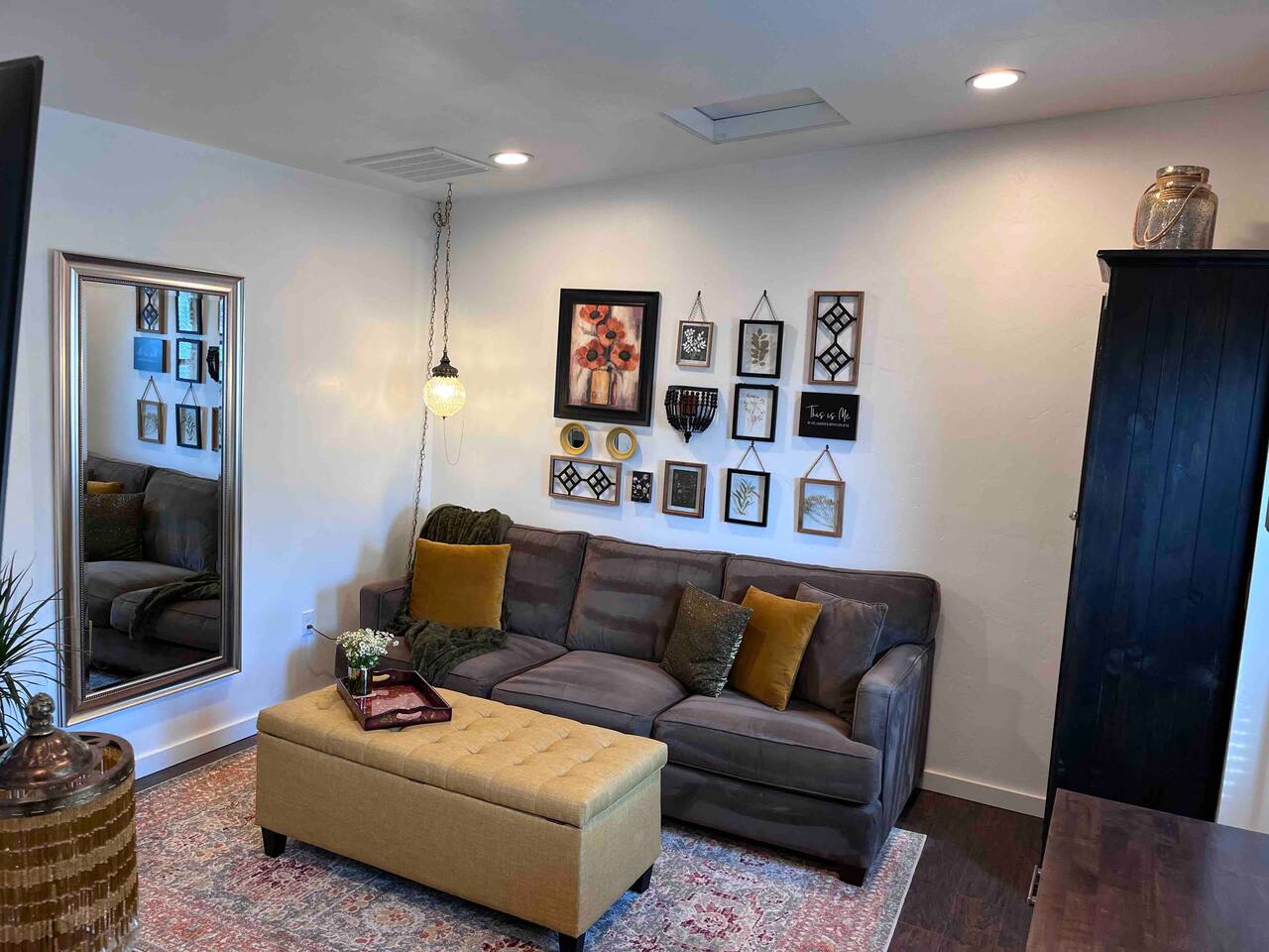 Red Roof Cottage • hot tub • fire pit •cold plunge