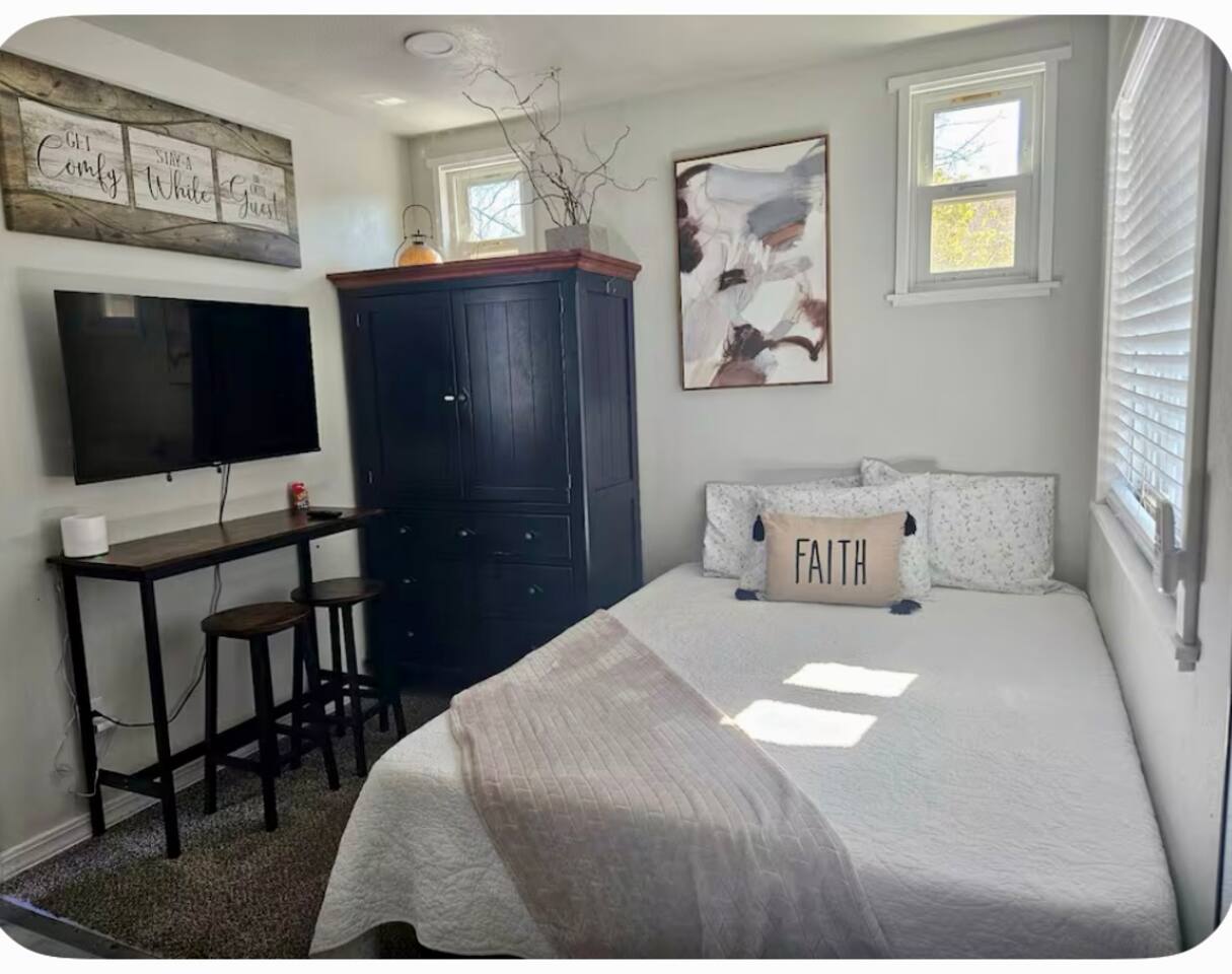 Tiny Retreat | Private Studio with patio