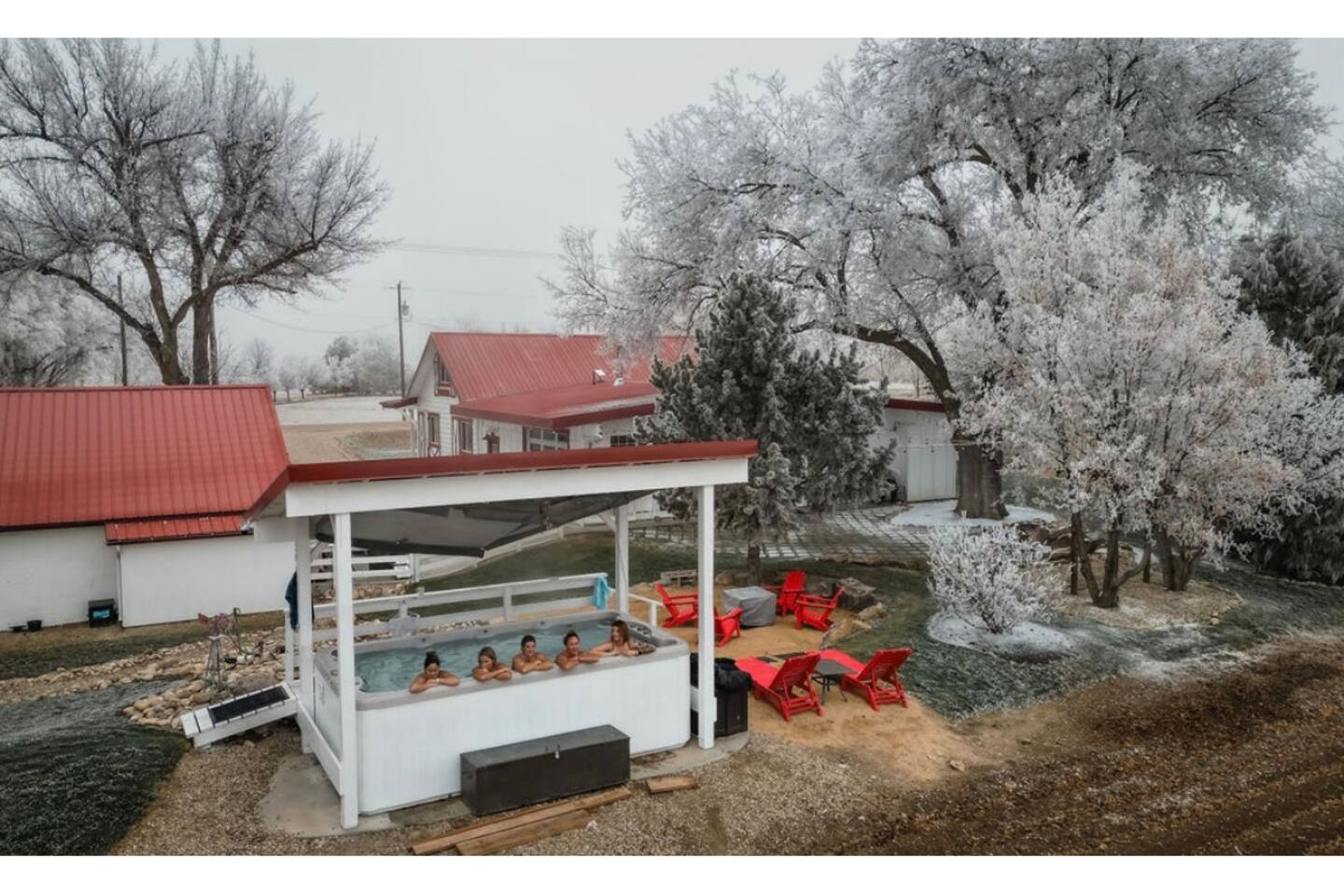 Red Roof Lodge• hot tub• 18 beds• venue• treehouse