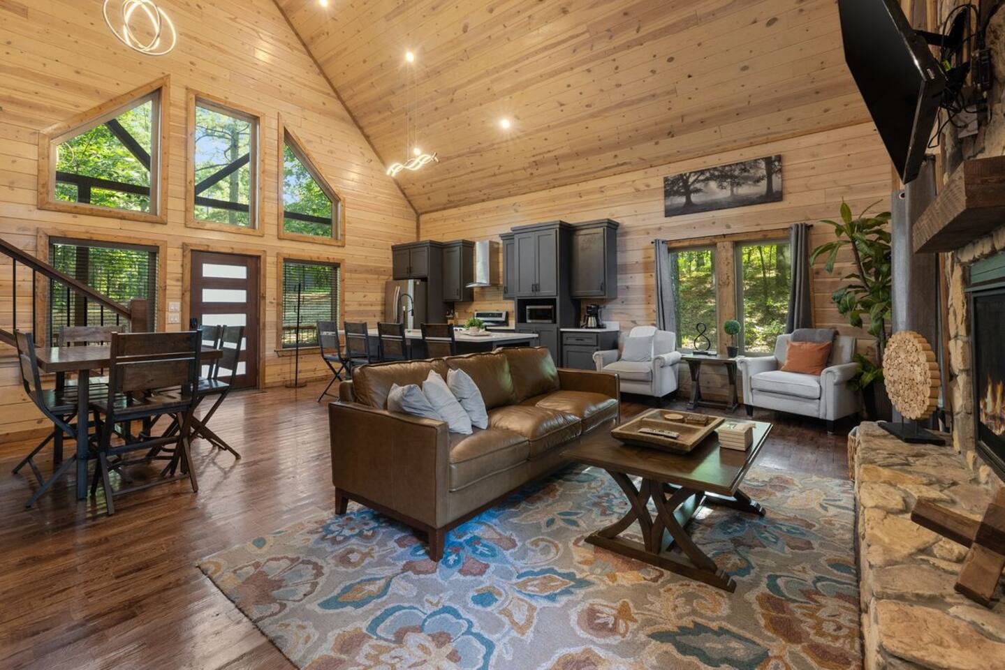 Cozy Cabin with Hot Tub, Fire Pit & Arcade Games