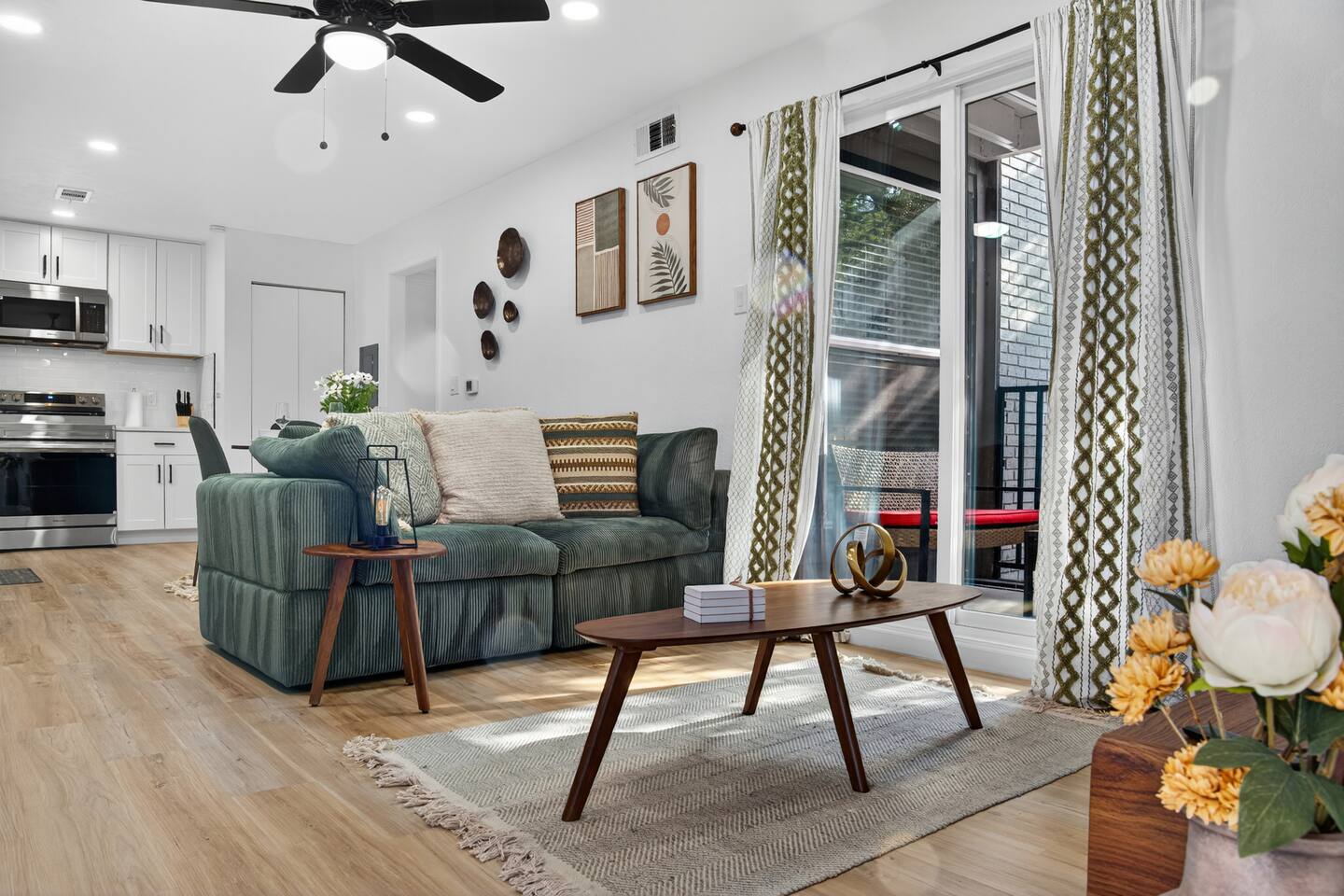 DT DFW Chic Free Parking and Pool In Medical District