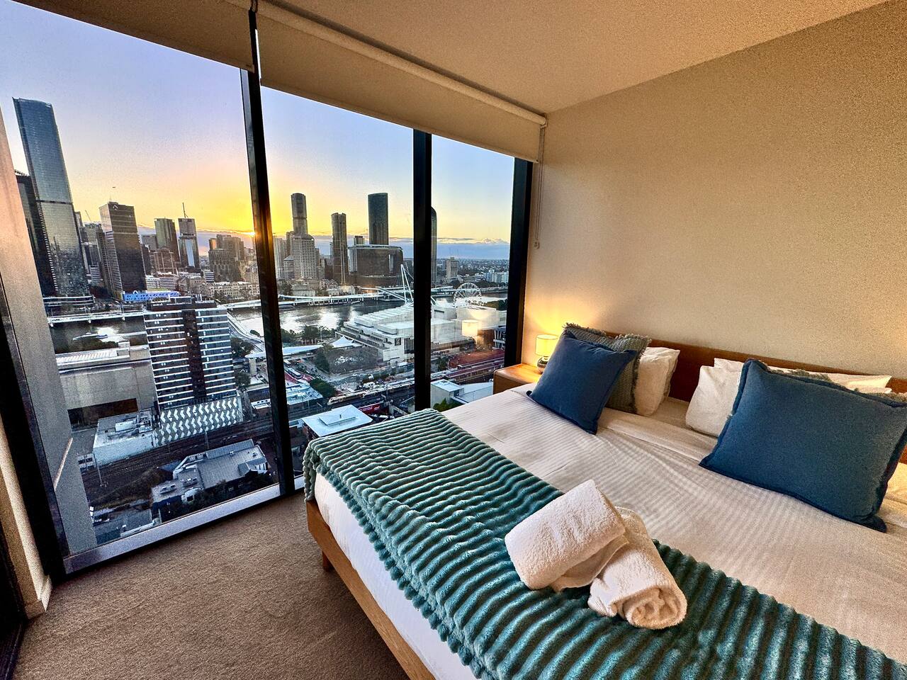 27FL River & City Views + Balcony, Pool & Parking