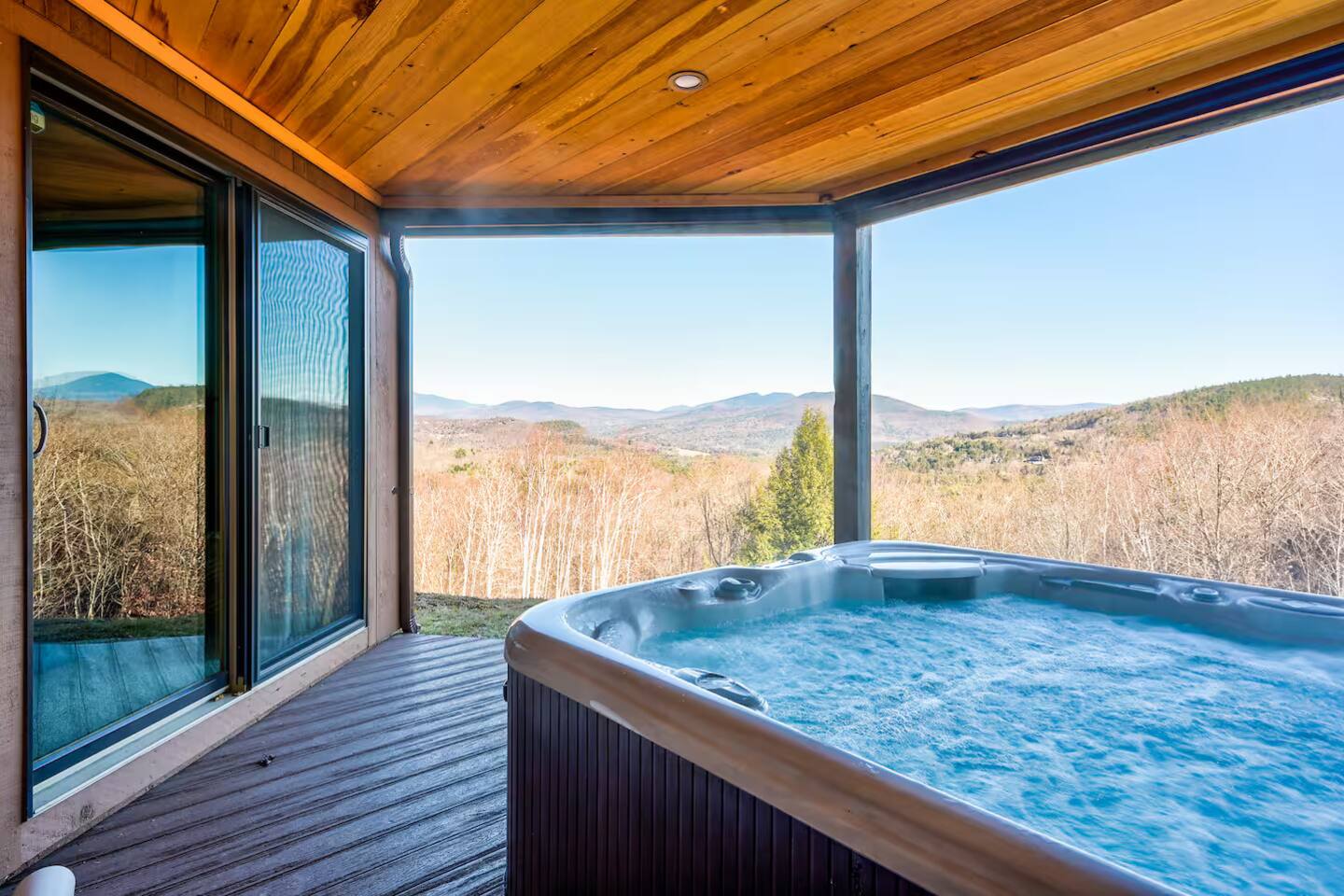 Mountains, hot tub, stargazing, fireplace - Relax!