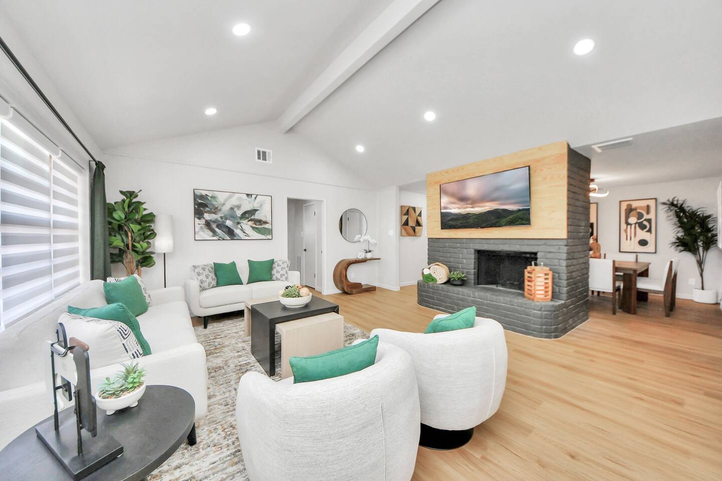 2 King Beds I Coffee Bar/Lounge I SUPER Fast WiFi