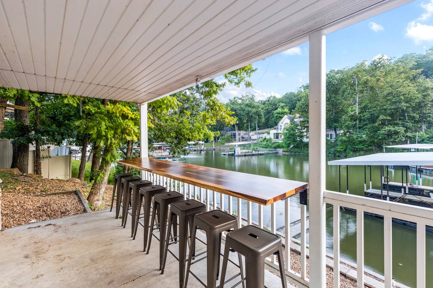 9BR, 5 Bath Lakefront Retreat w/ Boat Ramp & Dock
