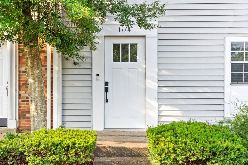 Stylish 2BR | Near Fort Campbell & APSU