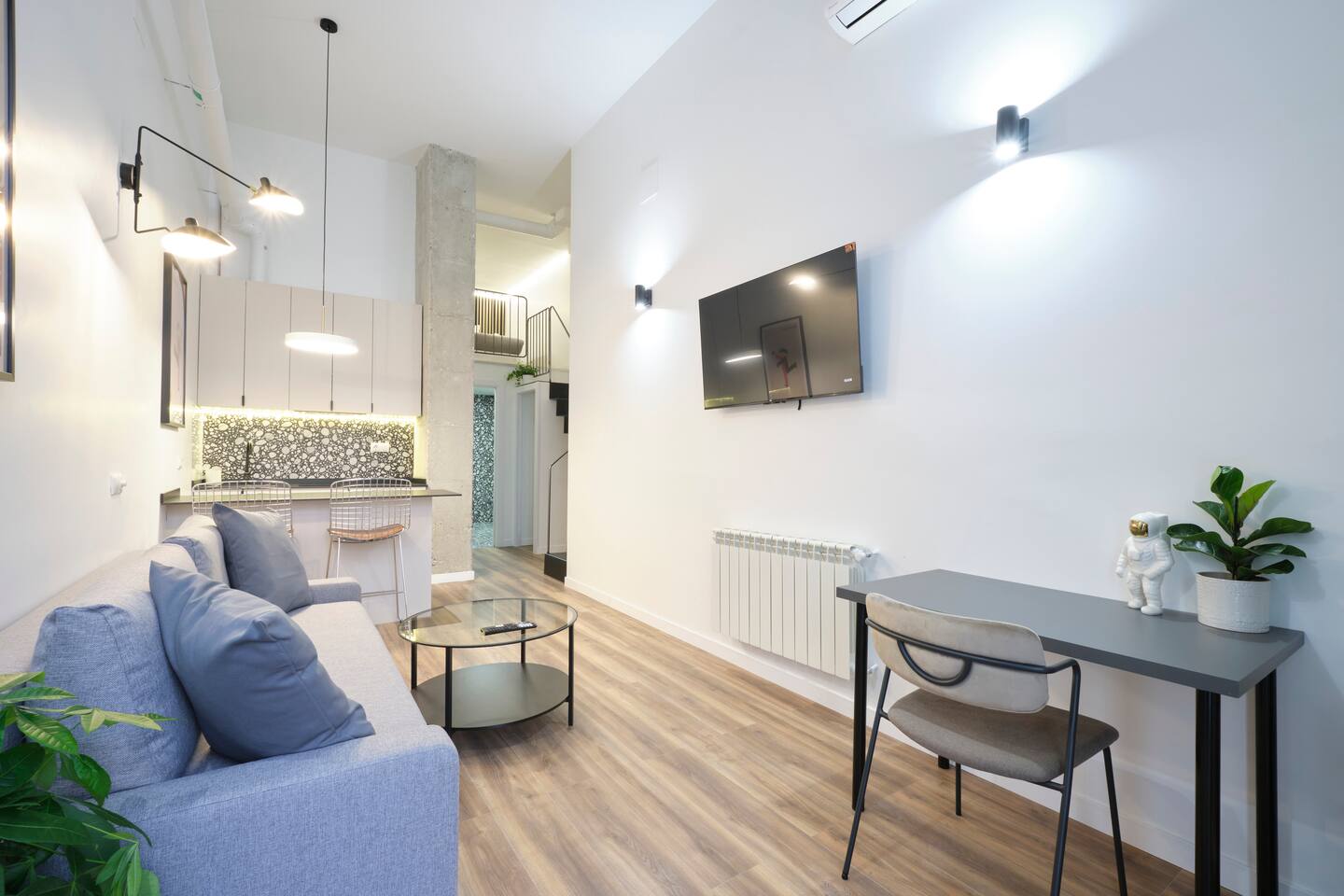 Madrid City Oasis: Chic Style, WiFi, AC, SmartTV 1