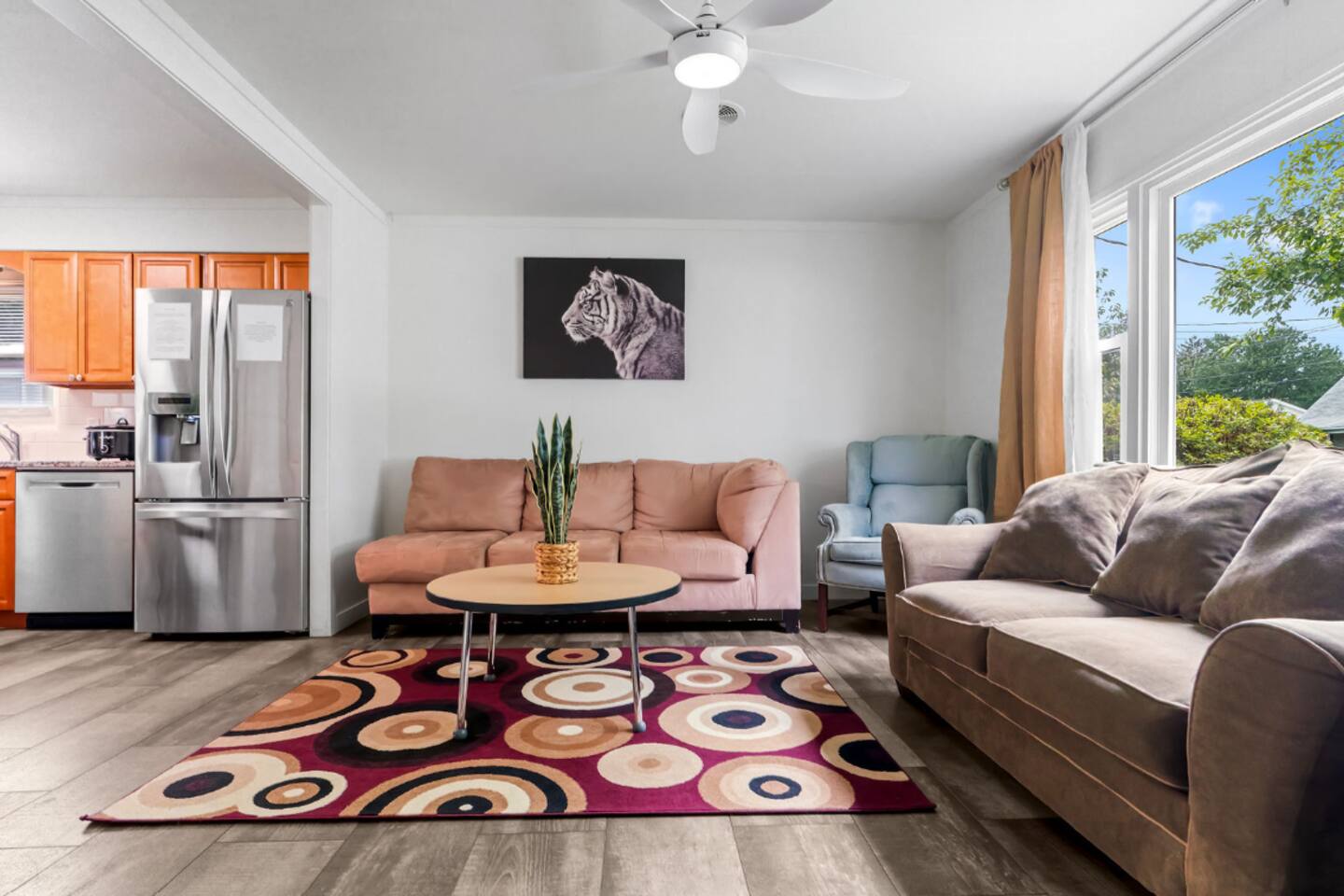 Cozy 4BR Home •Free Parking • Work Desk • Roku TVs