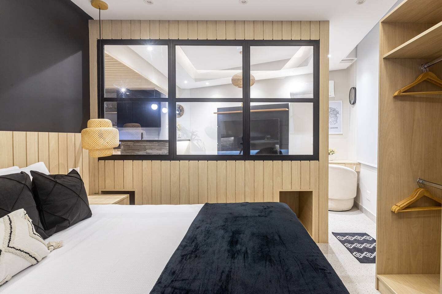 Luxury Copacabana Beach Hidden Gem with King Bed