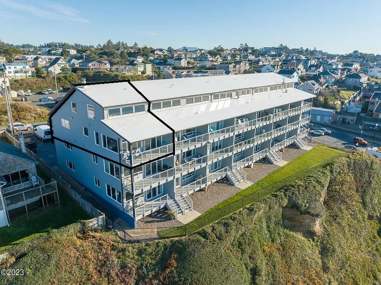 Romantic Oceanfront Corner Condo • Private Jacuzzi