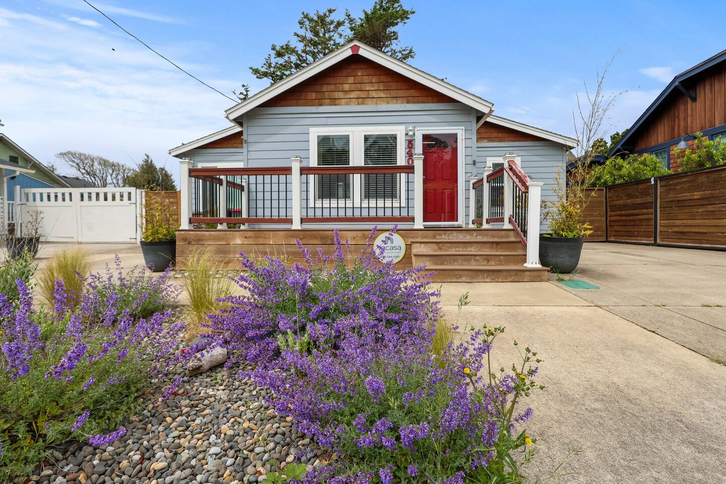 Walk to Beach • Fenced Yard • Pet-Friendly Cottage