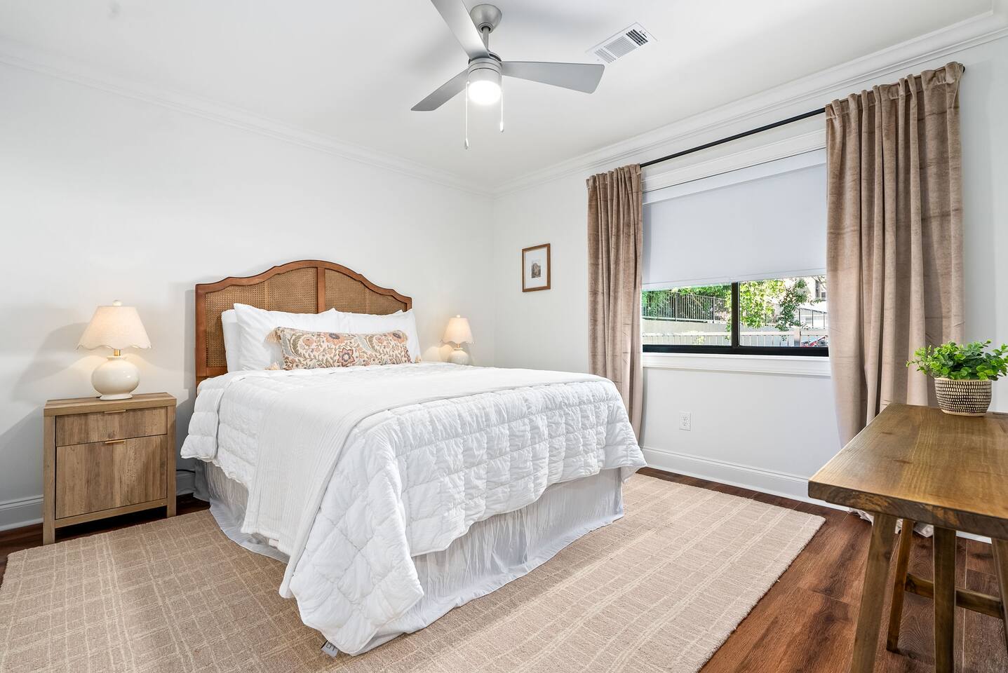 The Escape Off Magnolia | 2BR/2BA Walkable | AU