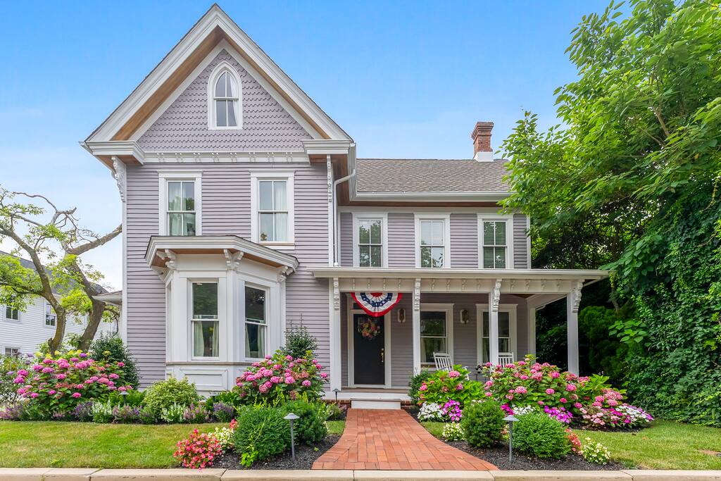 Buttonwood Mainstay - Historic Home Close to Beach
