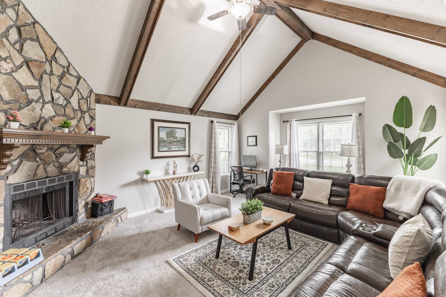 The Whisperwood cottage 4BR- pet friendly