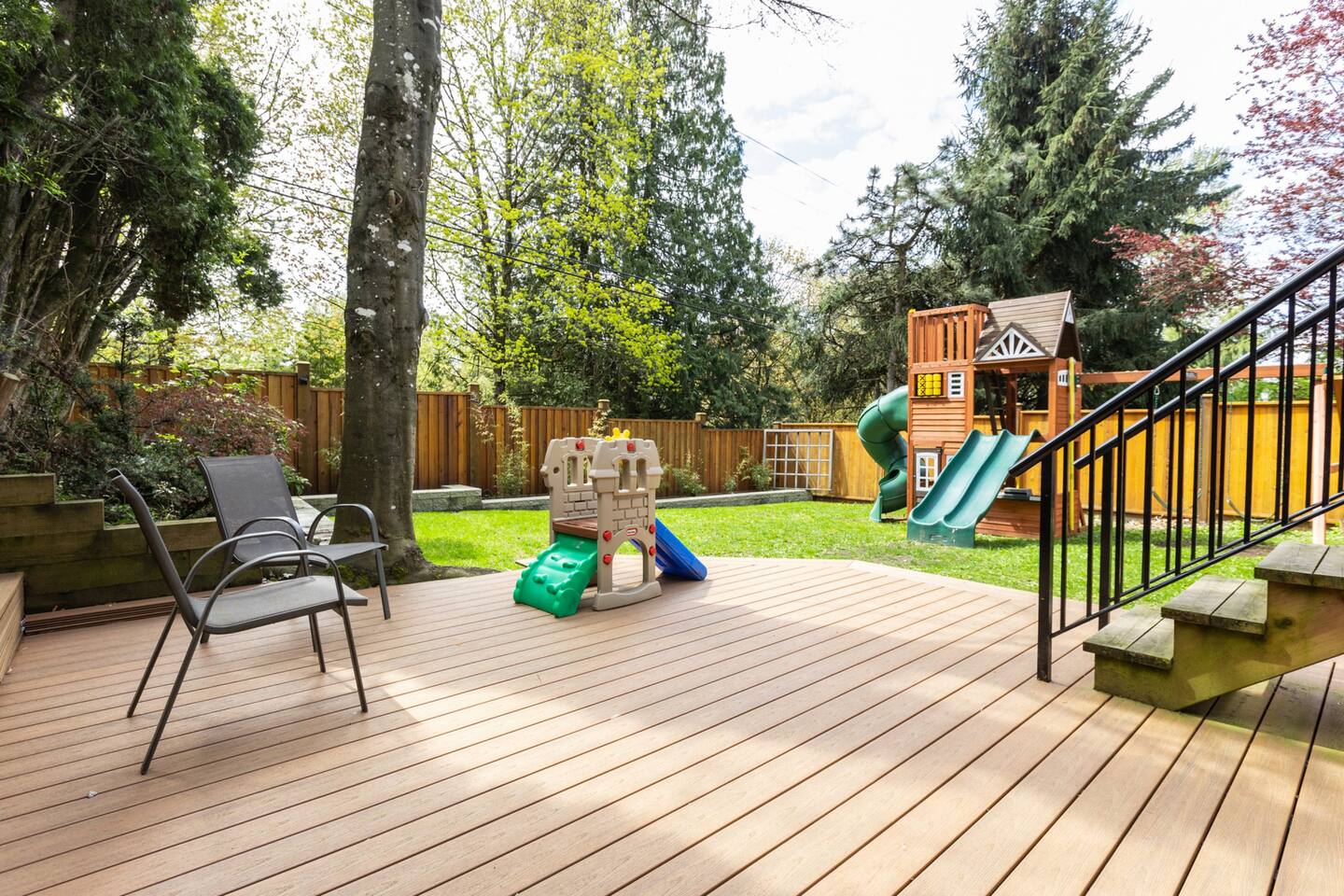 Charming Hideaway! Beautiful Yard & Home Office