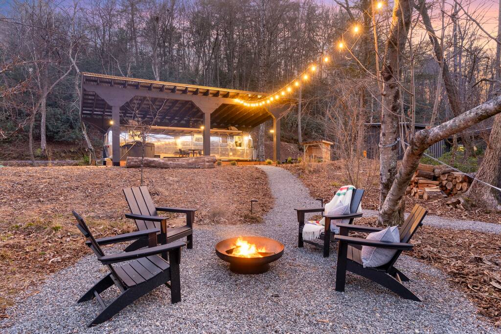 Airstream Riverfront Hot tub Firepit Drifter