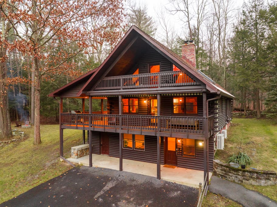 Secluded A-Frame Cabin: Hot tub, views, EV charger