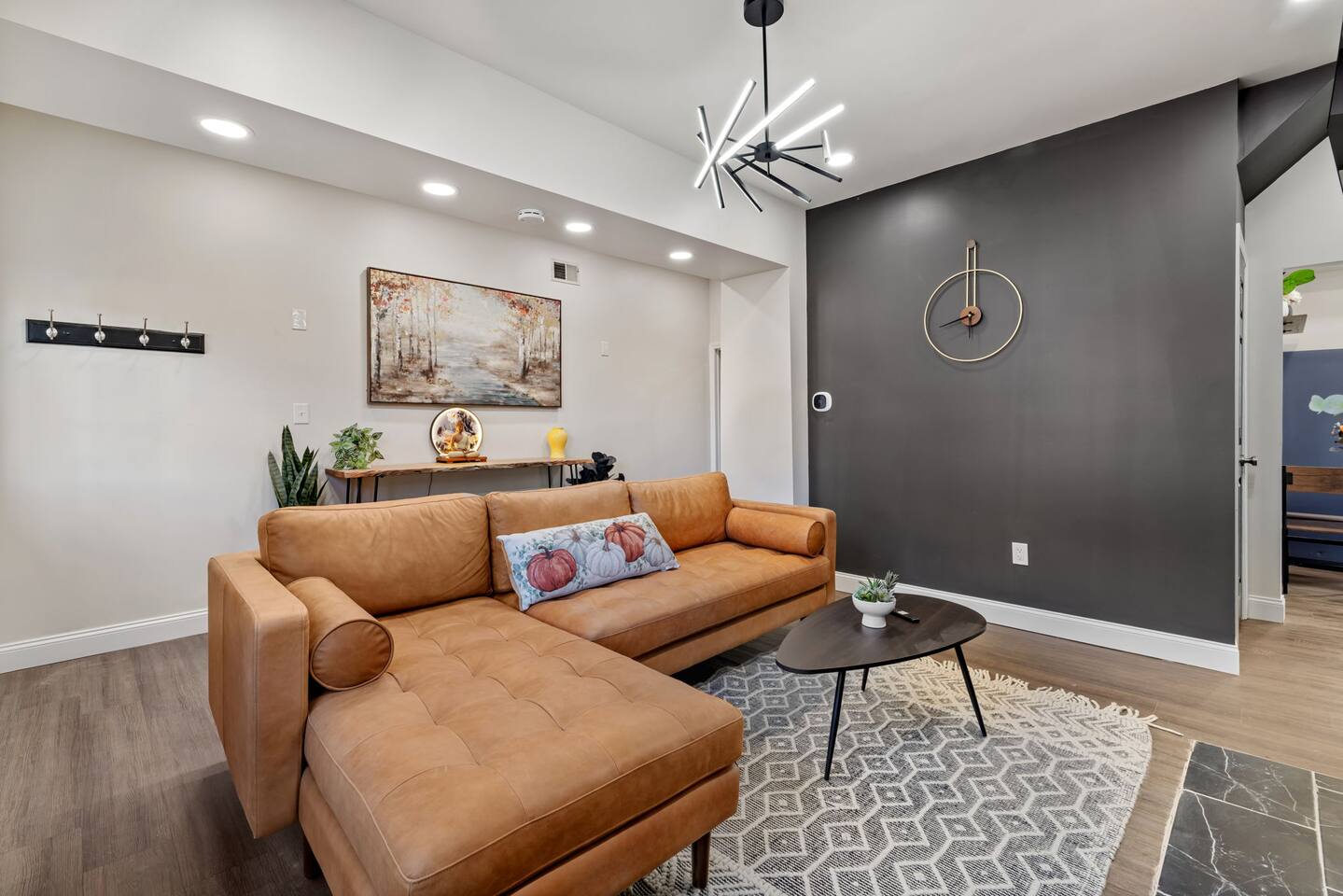 4BR/3BA Colorful Mt. Washington Home with Deck