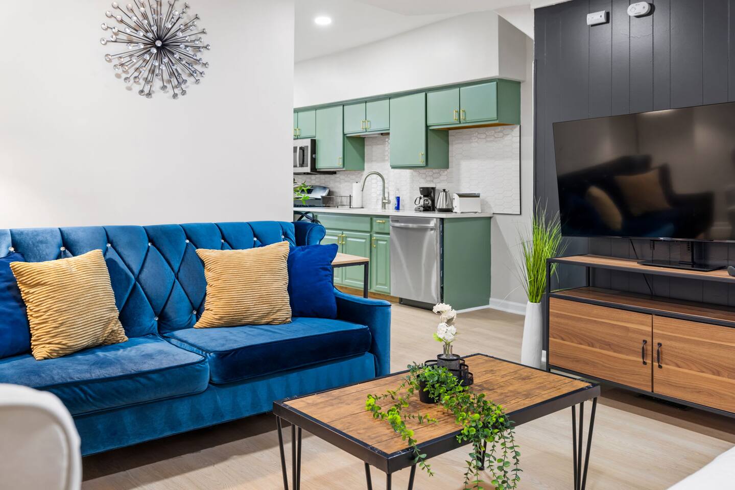 Colorful 5BR 3BA in Oakland, near Pitt & CMU