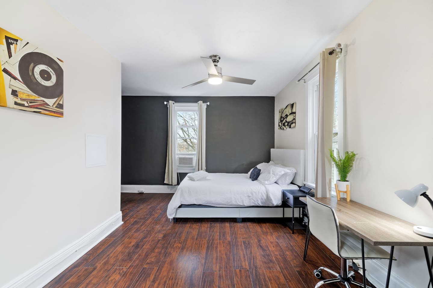 Serene room W/ High-Speed Wi-Fi and Free Parking