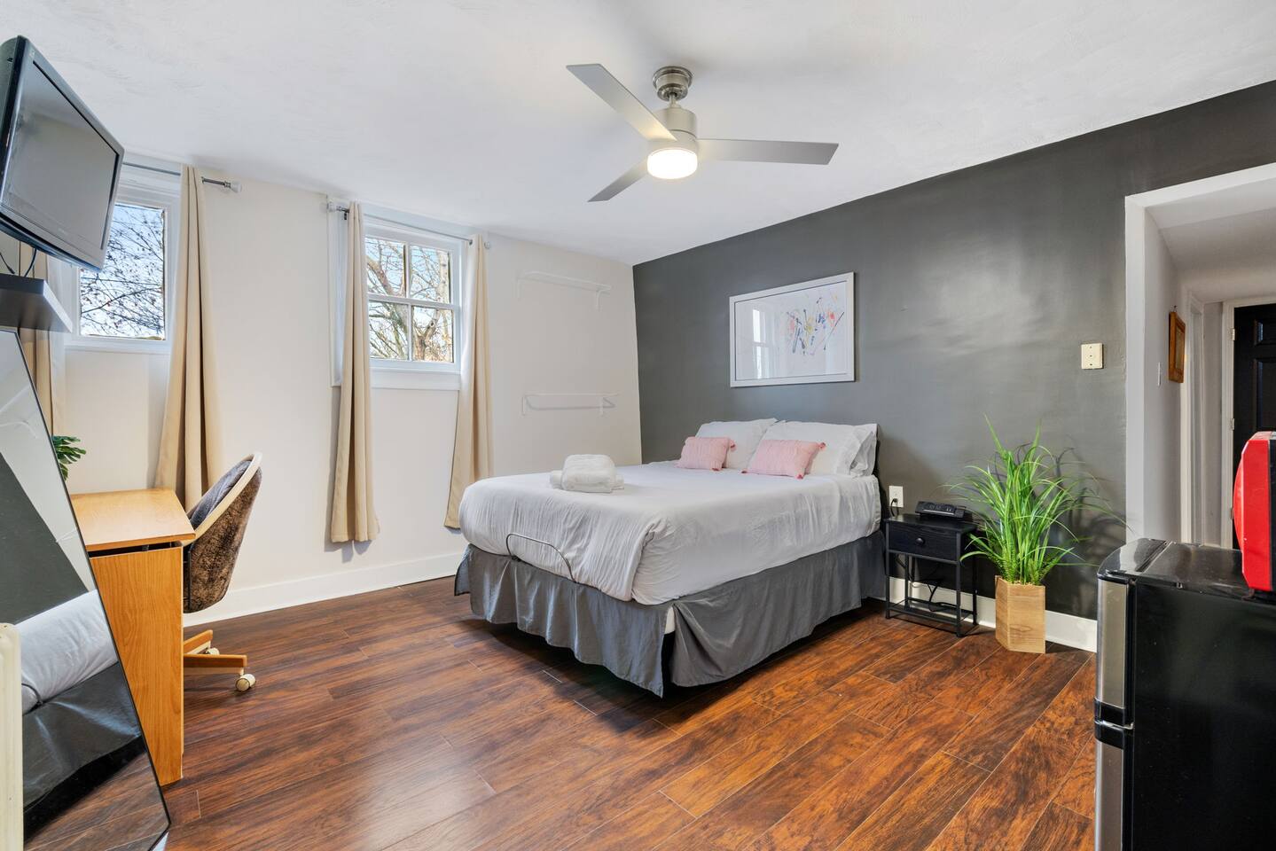 Elegant Room, Private Bath - Ideal for Remote Work