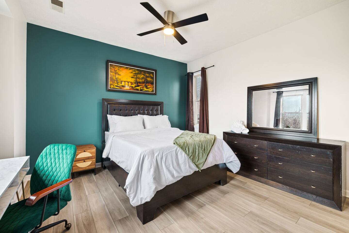 Quiet Room With Fast WiFi and Exclusive Workspace