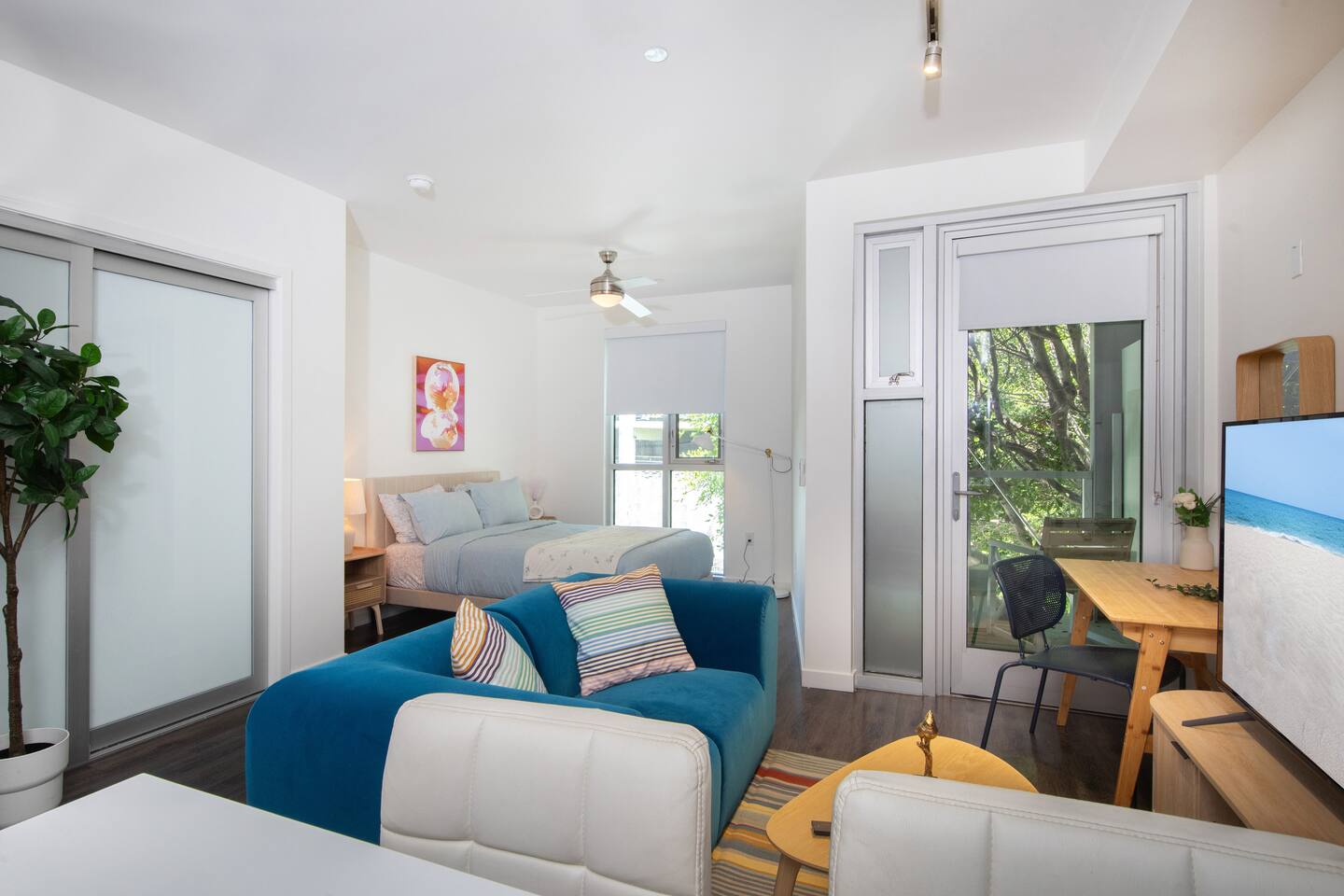 Luxury Studio in the heart of SM | Free Garage P!