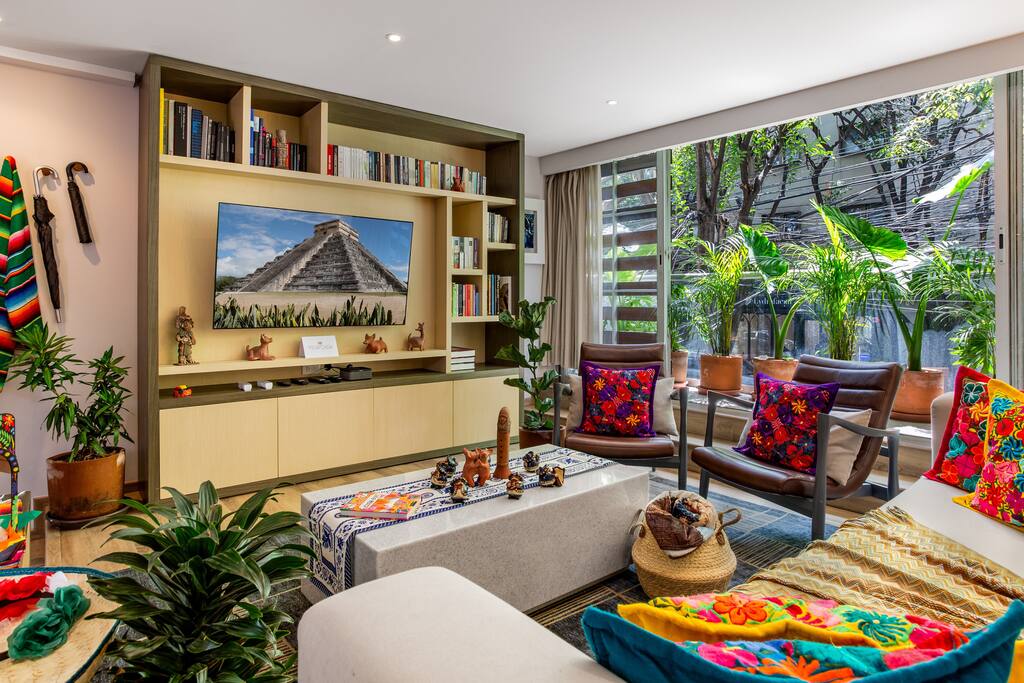 Luxe Haus at Roma Norte 3 BR / 3BR / 6 Guest w/AC