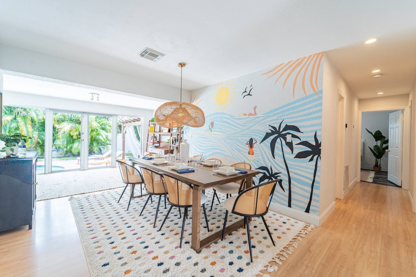 Tropical 4Bd Villa w Pool, Games & BBQ by Beach - Holiday Home