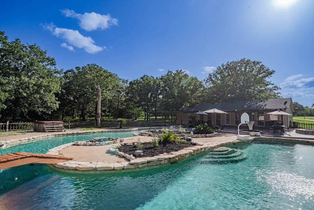 Ranch | 4 Homes | Pool | Sleeps 40
