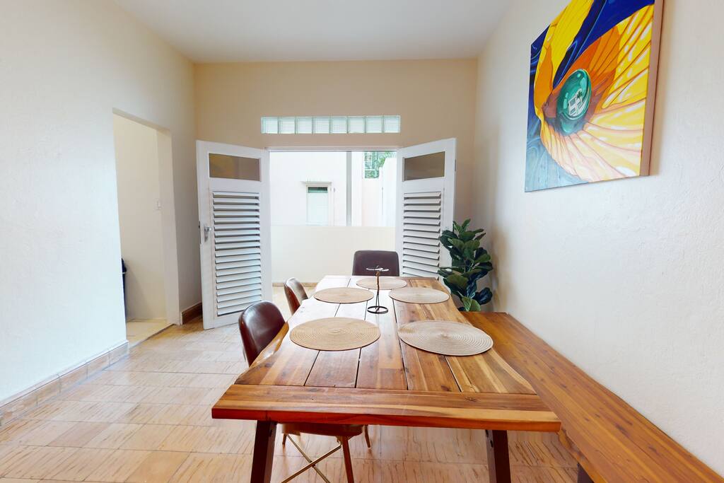 Spacious King Size Bed Suite near Beach